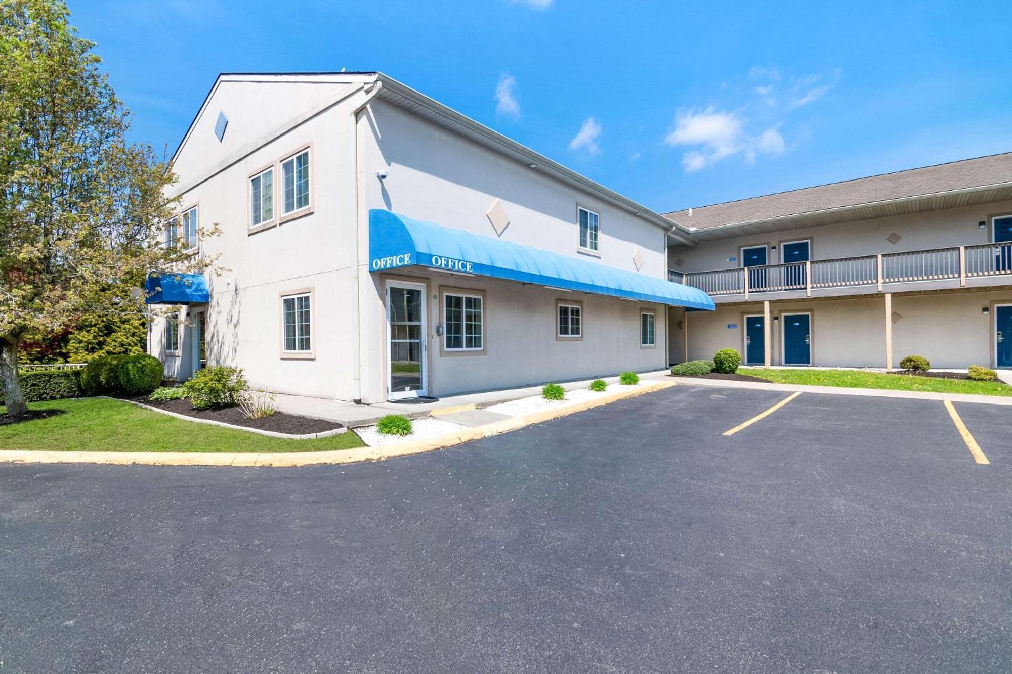 Econo Lodge Bethel - Danbury Exteriör bild